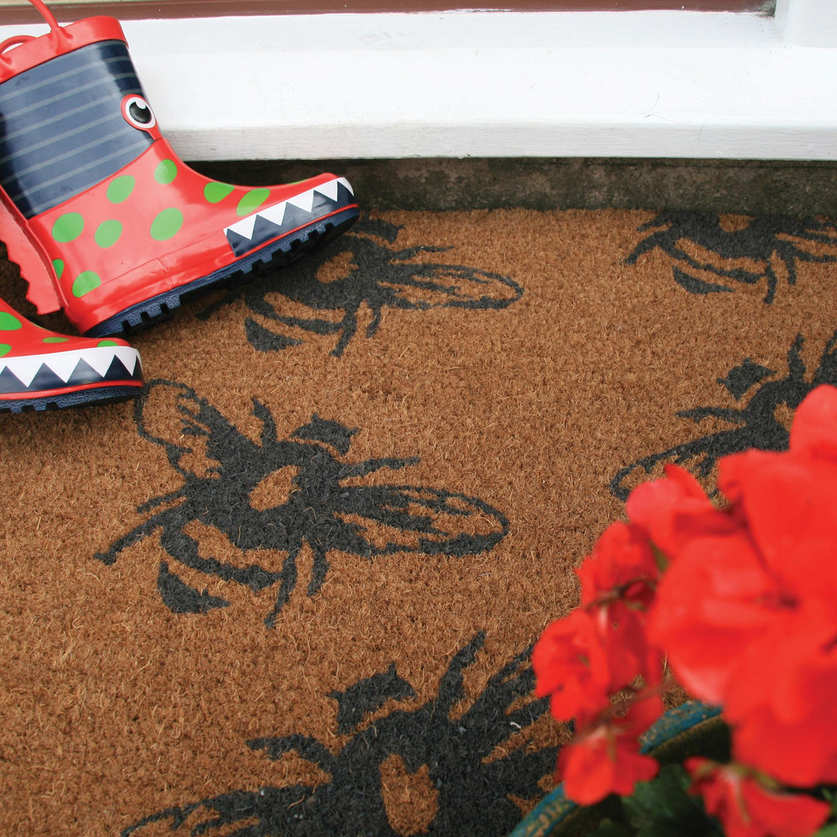 Lowry | Coir Doormat With Buzzy Bees Print